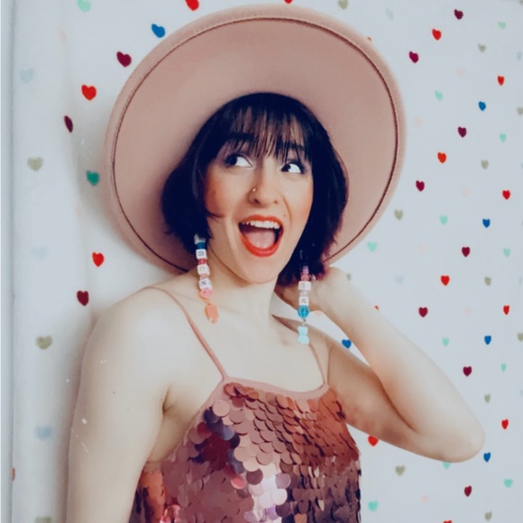 Meet your Posher, Heather - Picture 1 of 16